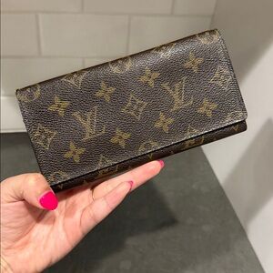 Louis Vuitton Monogram Patent Leather Vintage Flap Wallet